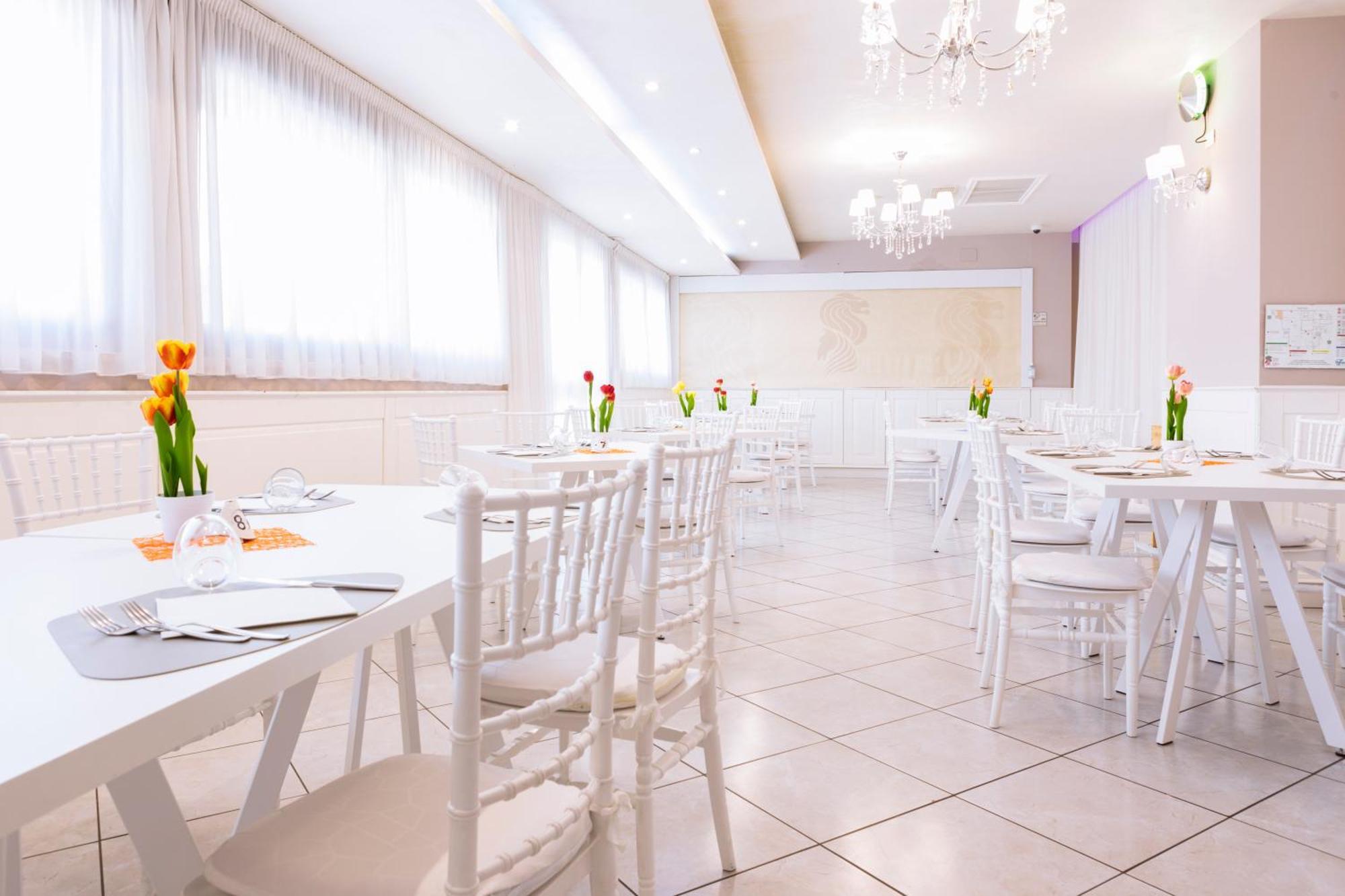 Hotel Leon - Ristorante Al Cavallino Rosso San Giovanni Rotondo Bagian luar foto